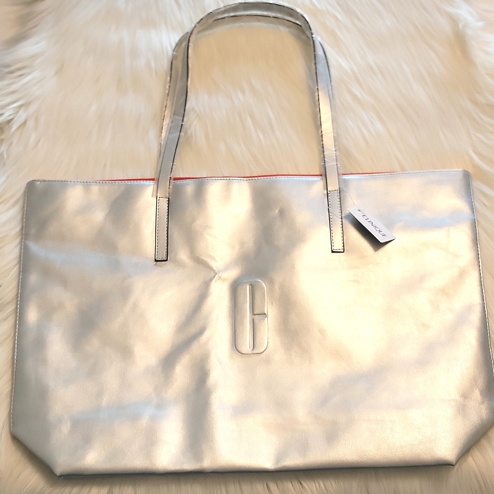 🌴 NWT Clinique Silver Shoulder Tote Bag